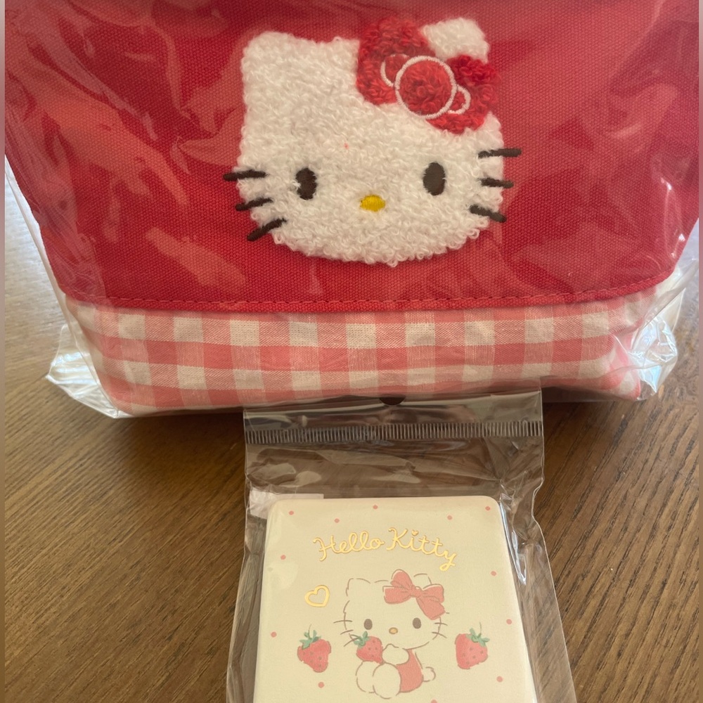 SANRIO Hello Kitty Chenille Gingham Zipper Pouch AND Compact Mirror Set NIP❤️🤍❤️